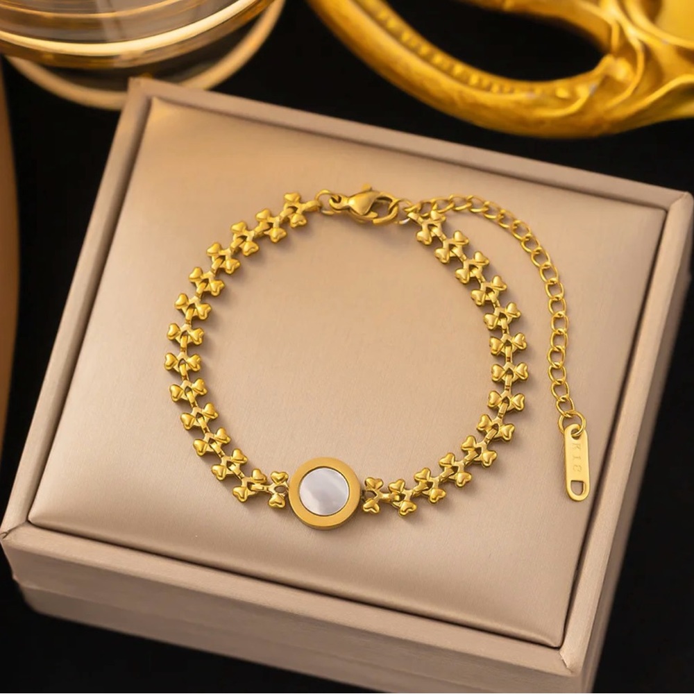 New Adjustable 18k Gold
Stainless Steel Bracelet.